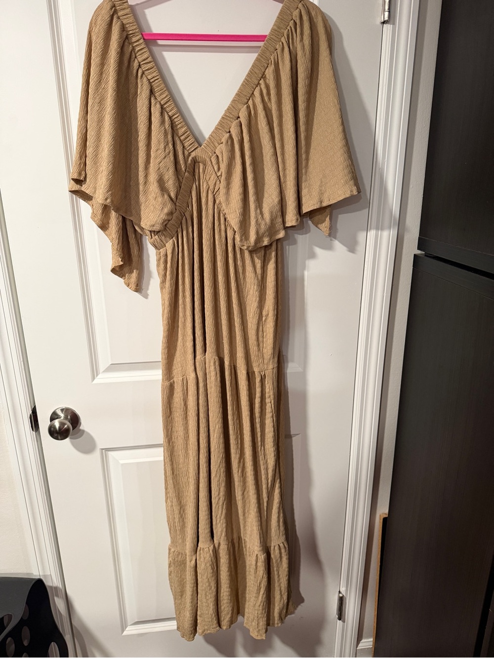 Women's Flowy V-Neck Maxi Dress